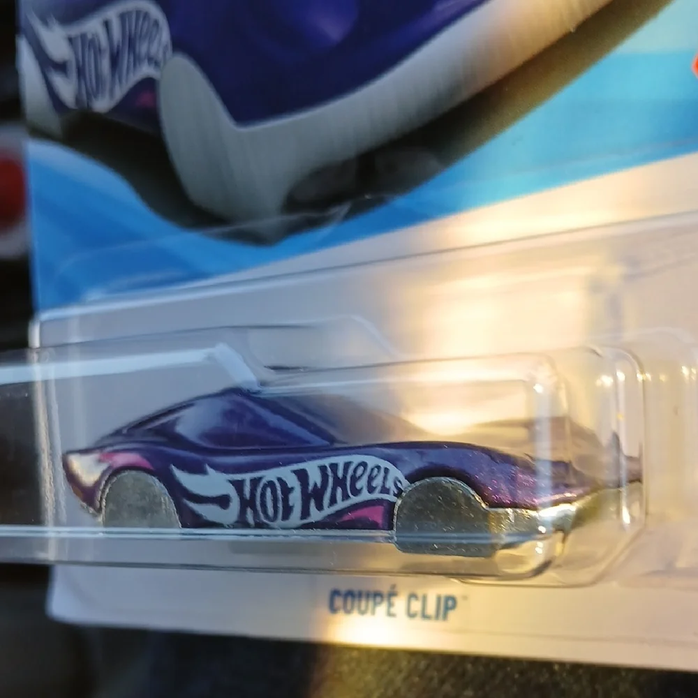 Hot Wheels Purple Coupe Clip